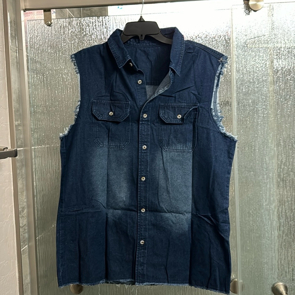Men’s sleeveless denim shirt